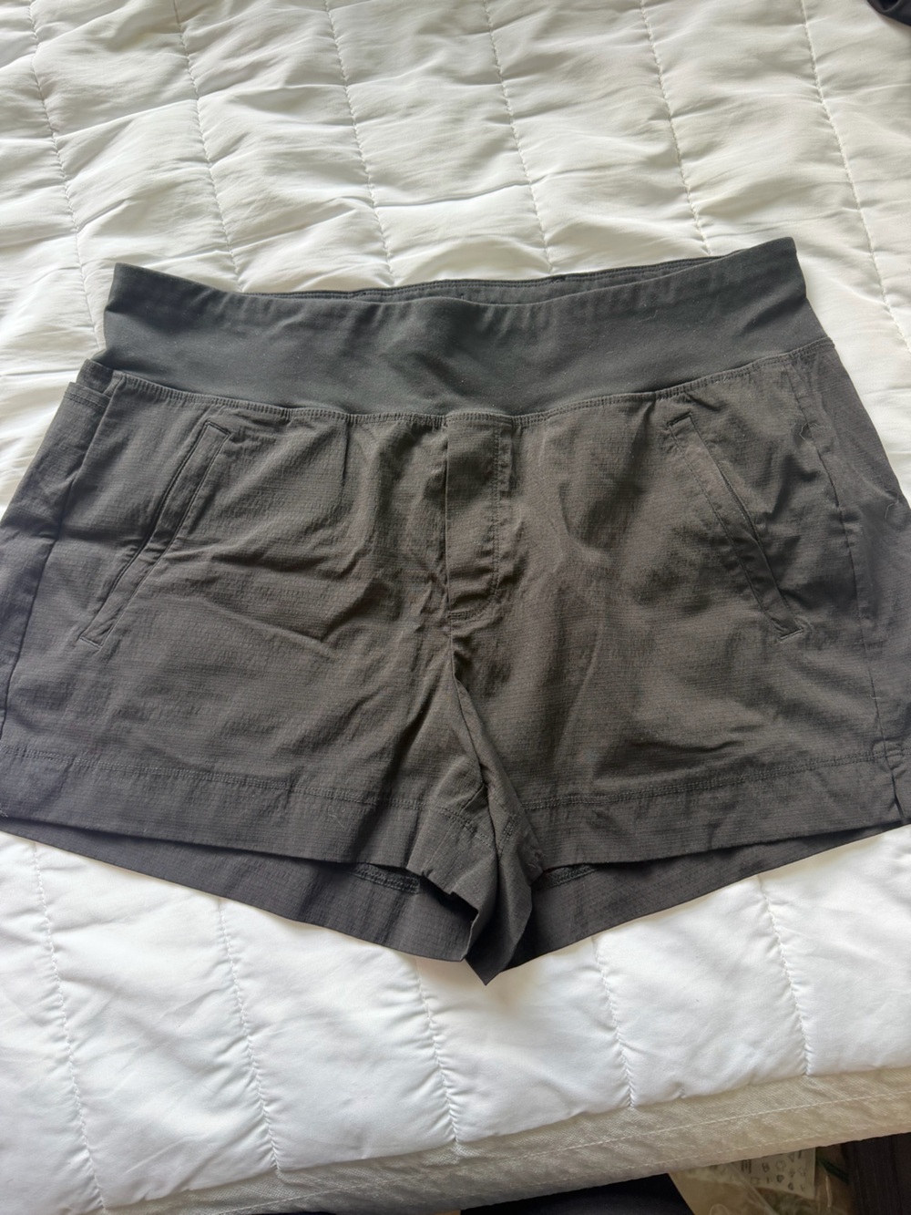 Athleta Black Women’s Trekkie North Shorts 14
